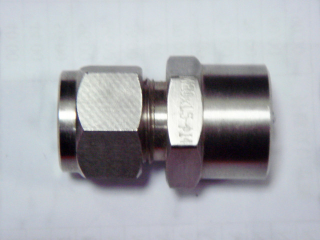 卡套式(shi)壓力表(biao)直通接(jie)頭